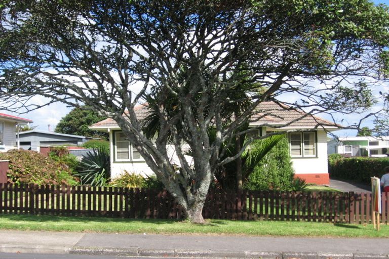 Photo of property in 22 Strid Road, Te Atatu South, Auckland, 0610
