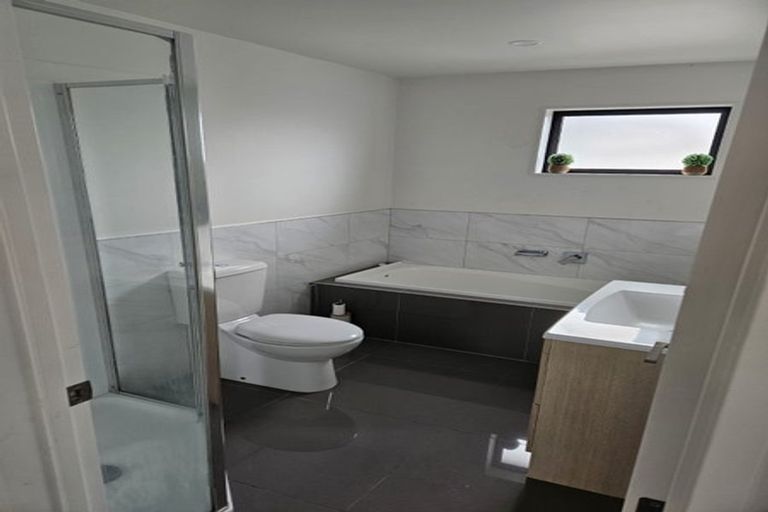 Photo of property in 9 Kaweka Street, New Lynn, Auckland, 0600