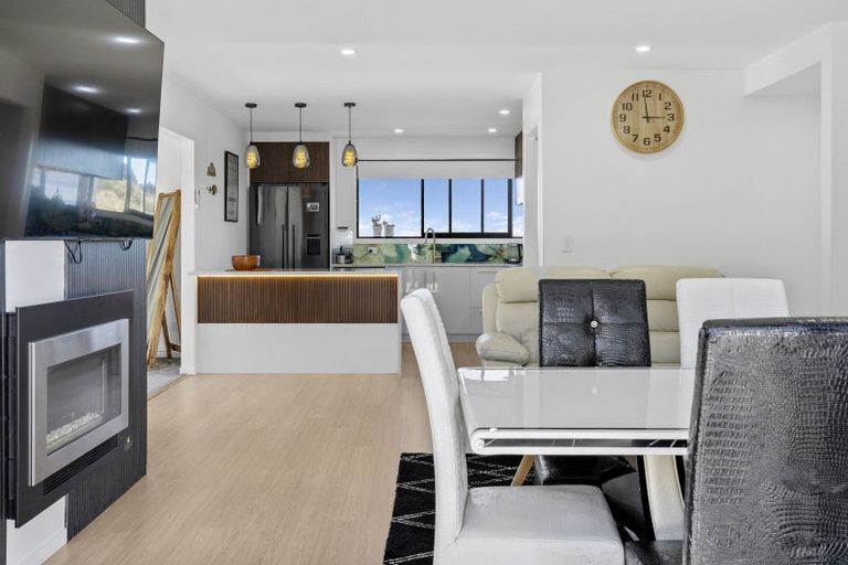 Photo of property in 5 Grandview Lane, Acacia Bay, 3385