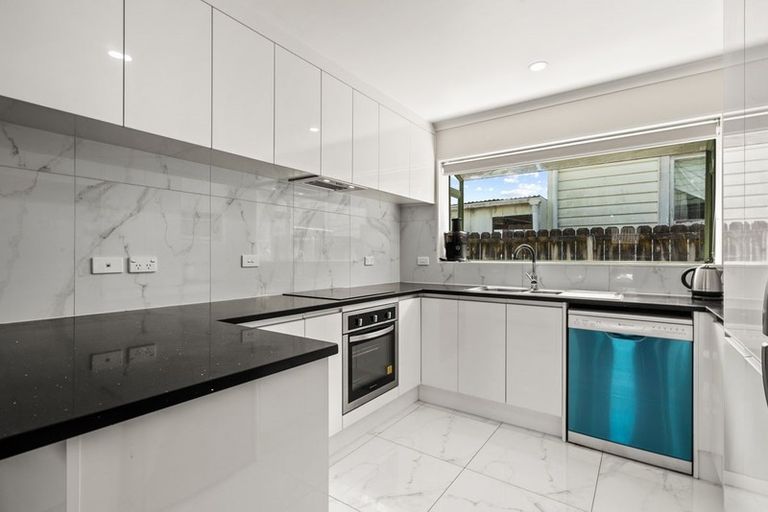 Photo of property in 72 Manuroa Road, Takanini, 2112