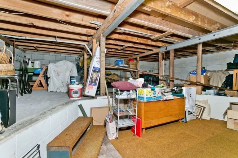 Photo of property in 2/82 Pupuke Road, Hillcrest, Auckland, 0627