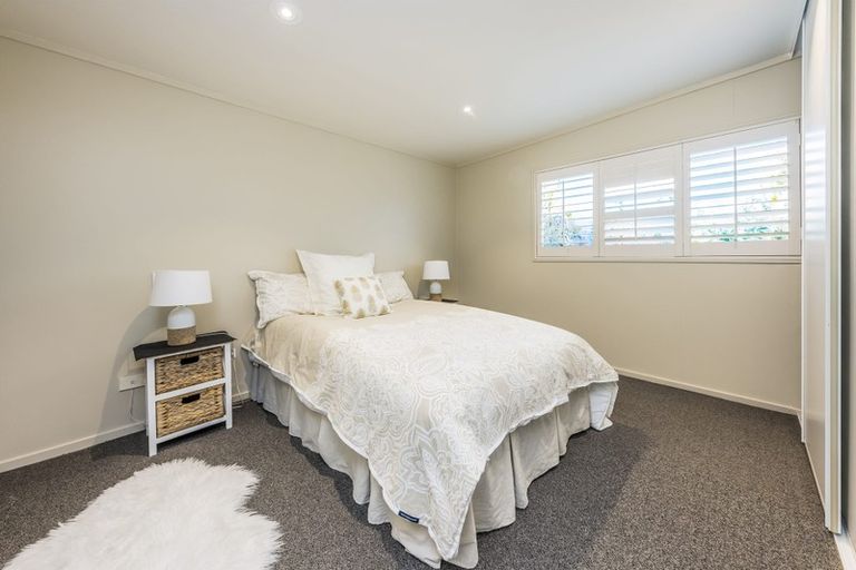 Photo of property in 37 Edmonton Road, Henderson, Auckland, 0612
