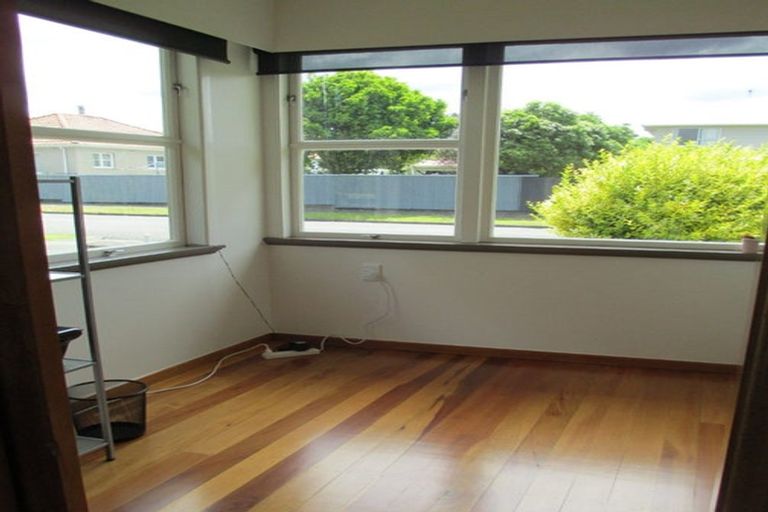 Photo of property in 59a Parkland Crescent, Terrace End, Palmerston North, 4410