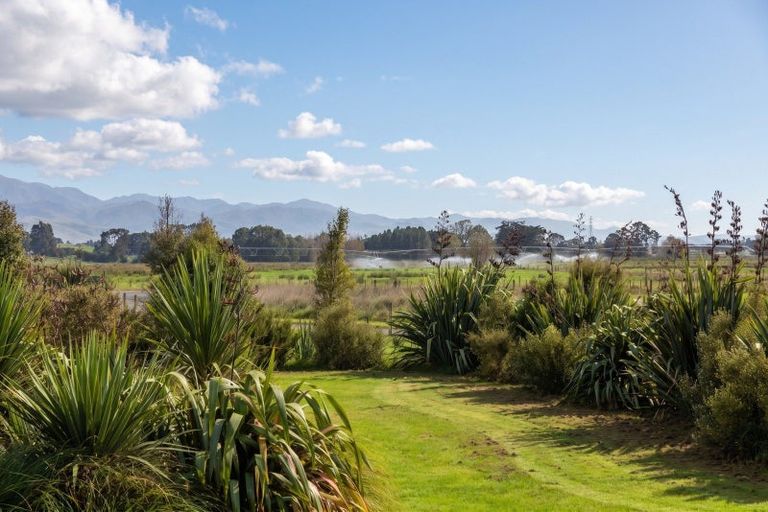 Photo of property in 162 Para Road, Waihakeke, Carterton, 5792