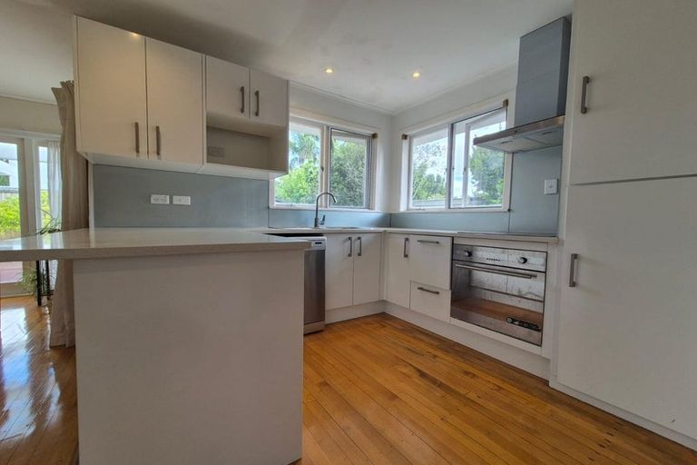 Photo of property in 16 Sylvia Road, Hillcrest, Auckland, 0627