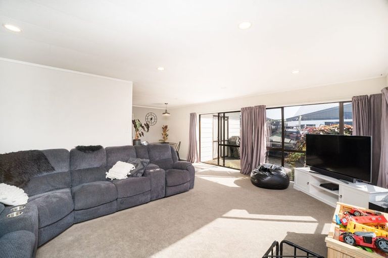 Photo of property in 53 Geraldine Crescent, Cloverlea, Palmerston North, 4412