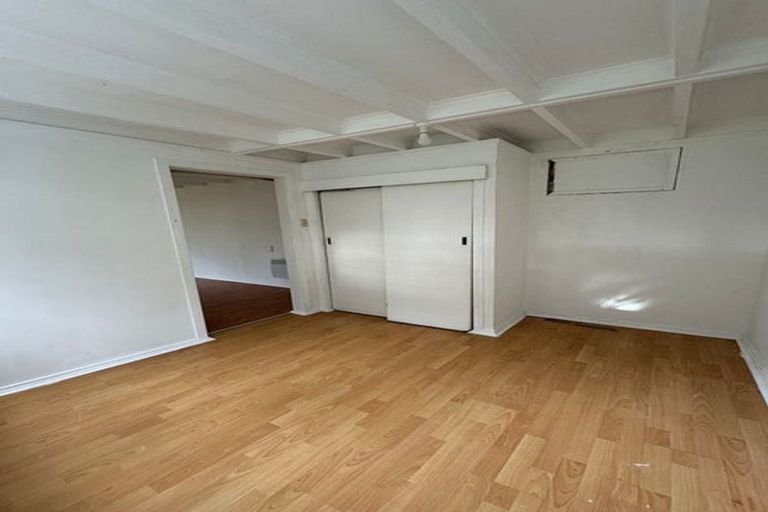 Photo of property in 19 Golf Road, New Lynn, Auckland, 0600