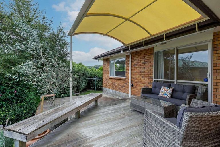 Photo of property in 15 Cabeleigh Drive, Helensville, 0800