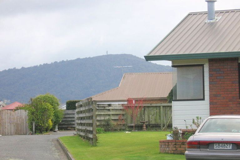 Photo of property in 28 Gillam Crescent, Springfield, Rotorua, 3015