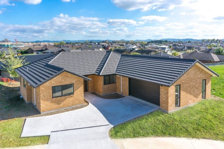 Photo of property in 8 Bosun Place, Te Atatu Peninsula, Auckland, 0610