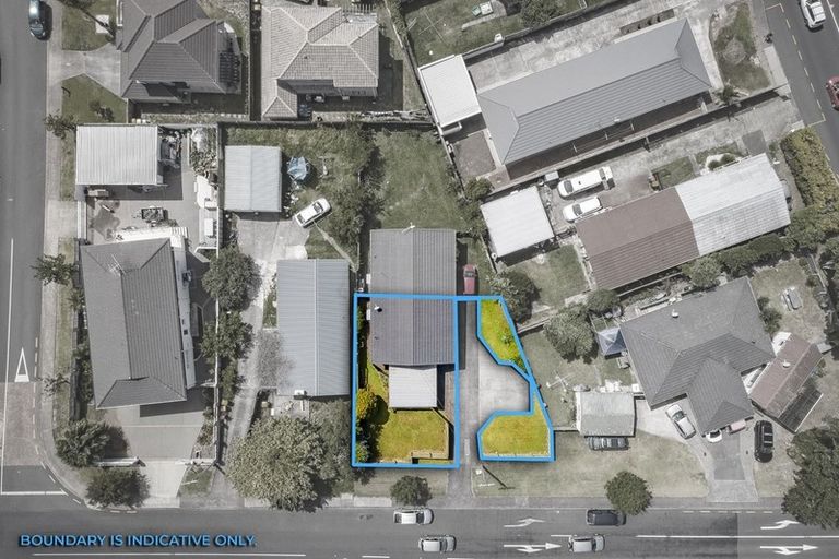 Photo of property in 1/102 Mcleod Road, Te Atatu South, Auckland, 0610