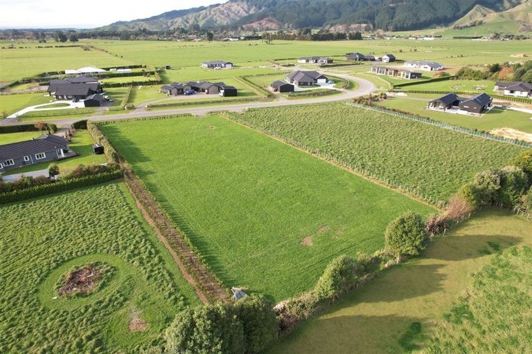 Photo of property in 10 Oriwa Lane, Levin, 5571