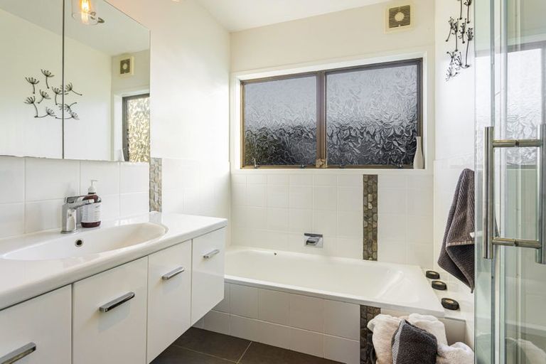 Photo of property in 24 Granville Drive, Massey, Auckland, 0614