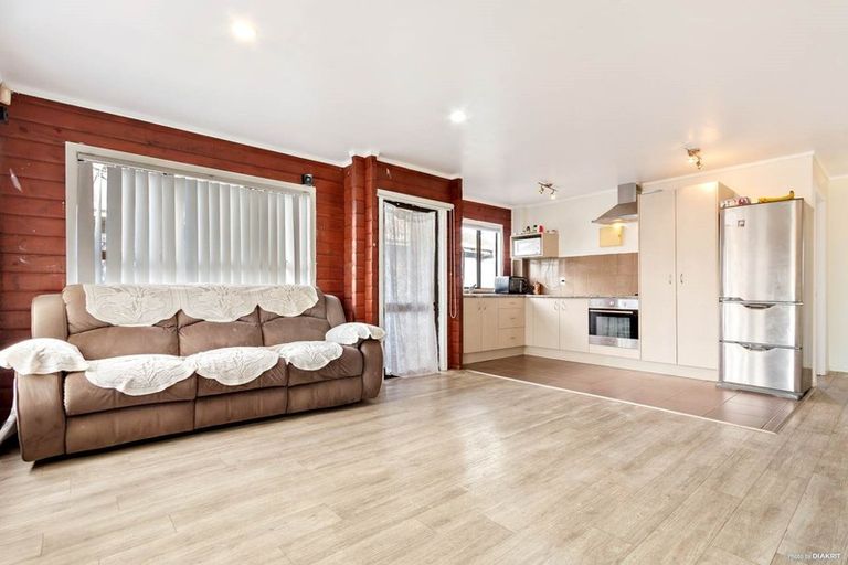 Photo of property in 2/79 Great South Road, Manurewa, Auckland, 2102