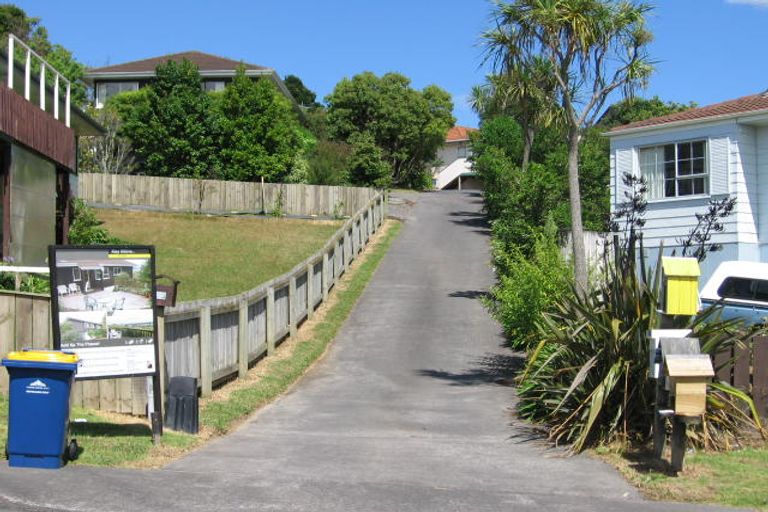 Photo of property in 2/21 Santiago Crescent, Unsworth Heights, Auckland, 0632
