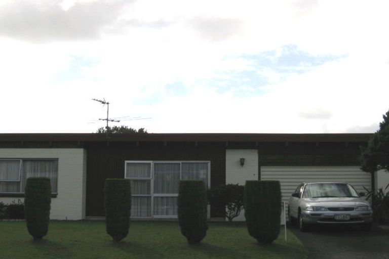 Photo of property in 2 Edwards Avenue, Henderson, Auckland, 0610