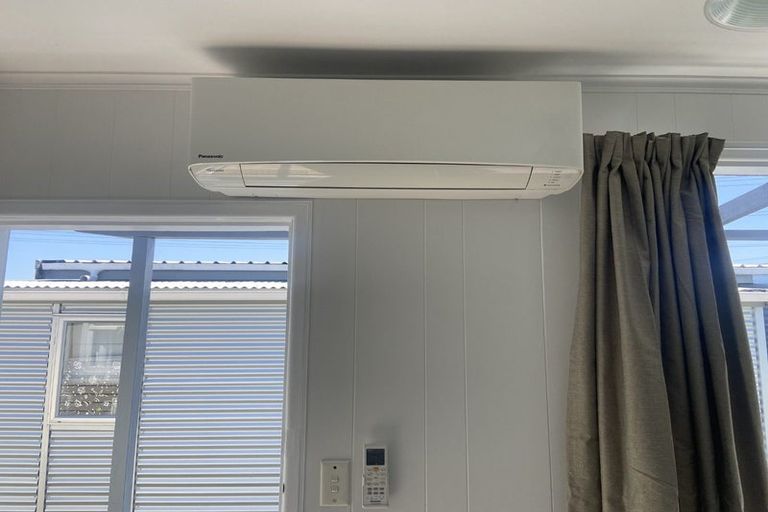 Photo of property in 403 Hobsonville Road, Hobsonville, Auckland, 0618