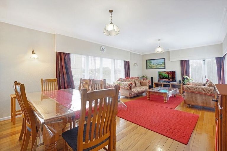 Photo of property in 9 Sheehan Road, Te Atatu South, Auckland, 0610