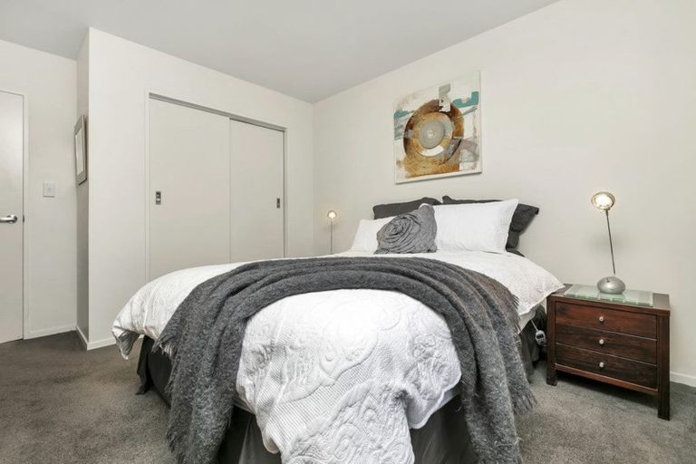 Photo of property in 150a Glenfield Road, Birkenhead, Auckland, 0626