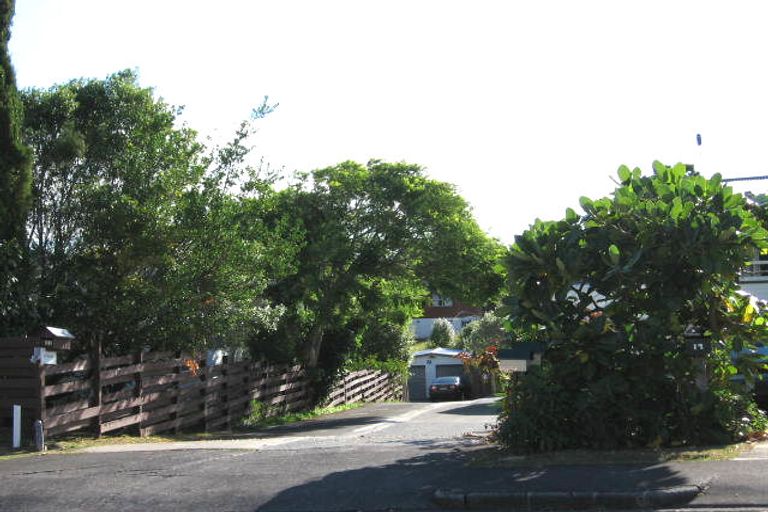 Photo of property in 19 Lantana Road, Green Bay, Auckland, 0604