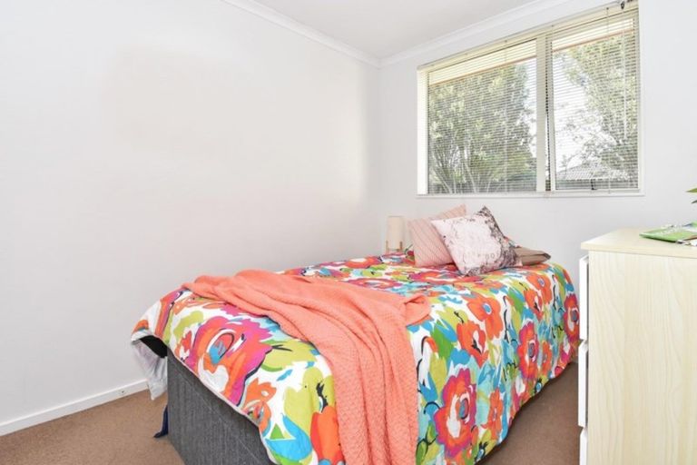 Photo of property in 15 Morewa Place, Takanini, 2112