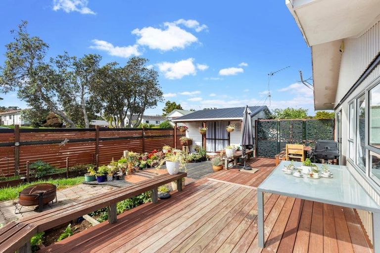 Photo of property in 13 Banksia Place, Goodwood Heights, Auckland, 2105