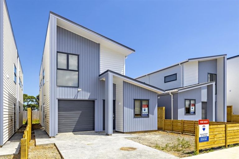 Photo of property in 37 Tapuwae Way, Mangere Bridge, Auckland, 2022