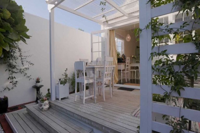 Photo of property in 32 Belt Road, Moturoa, New Plymouth, 4310