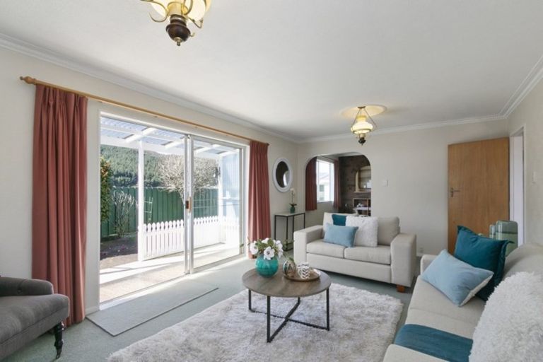 Photo of property in 7 Kew Grove, Wainuiomata, Lower Hutt, 5014