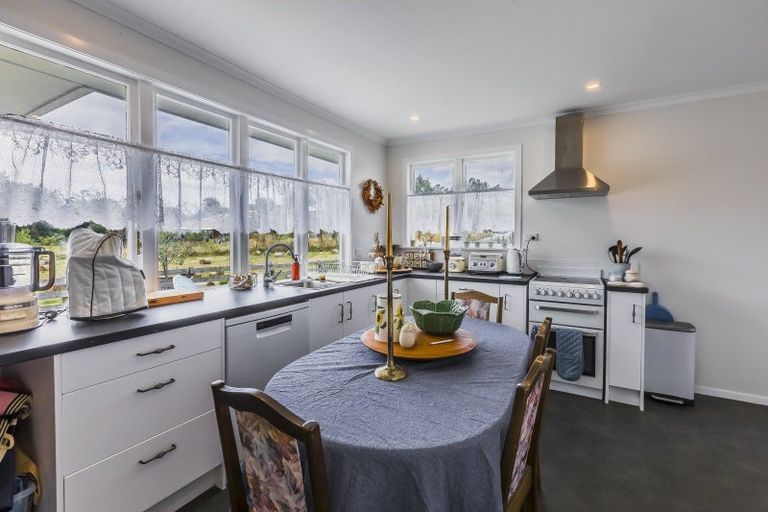 Photo of property in 18 Tiffen Lane, Waipawa, 4210