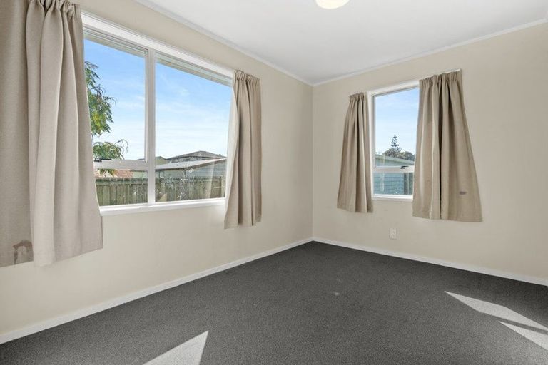 Photo of property in 400 Roscommon Road, Clendon Park, Auckland, 2103