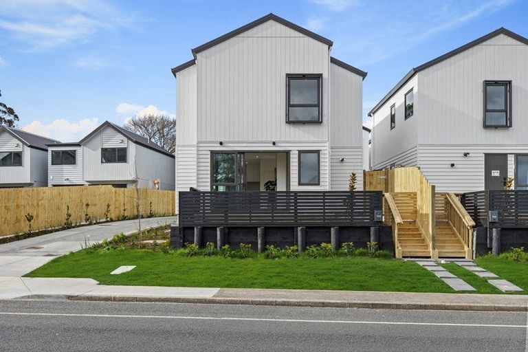 Photo of property in 56 Oreil Avenue, West Harbour, Auckland, 0618