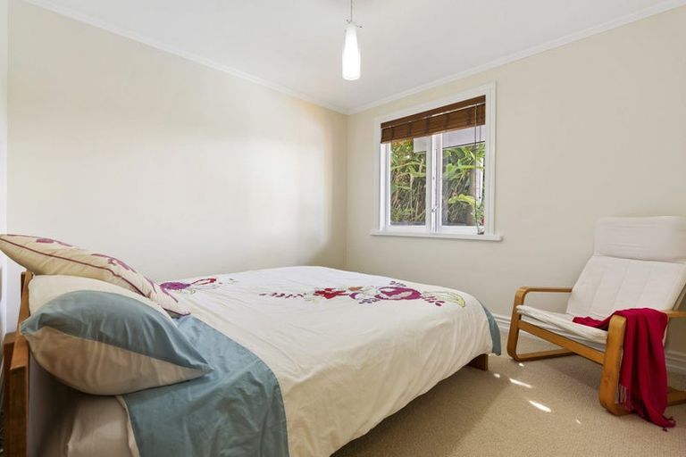 Photo of property in 46 Waterview Road, Stanley Point, Auckland, 0624