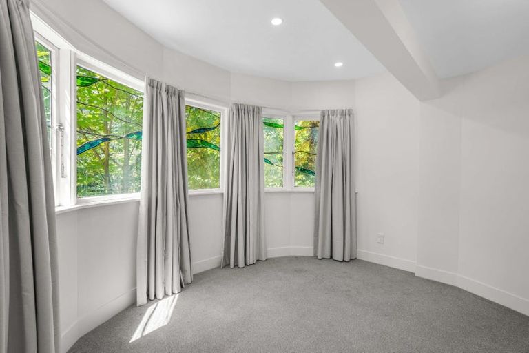 Photo of property in 33 Waitohu Road, York Bay, Lower Hutt, 5013
