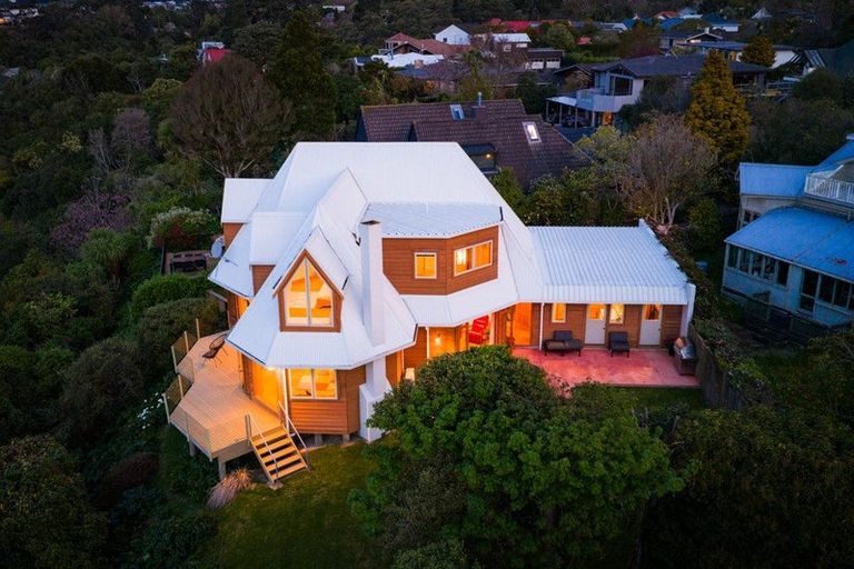 Photo of property in 96 Clifton Terrace, Fitzherbert, Palmerston North, 4410