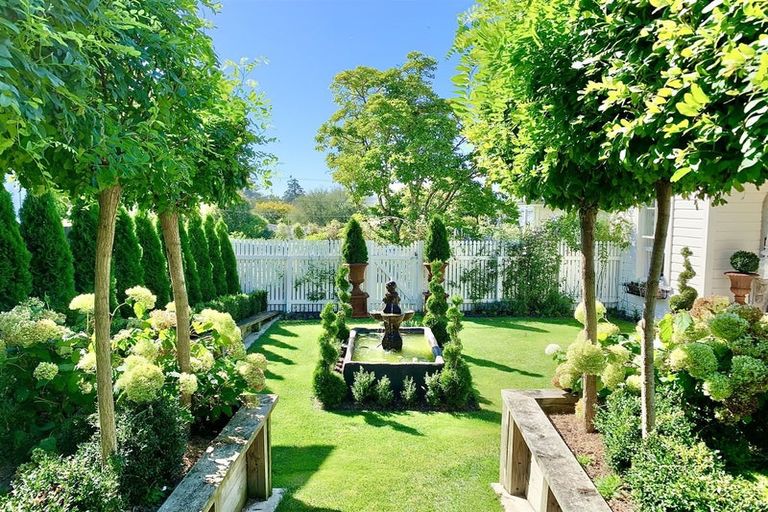 Photo of property in 22 Domain Road, Waipawa, 4210