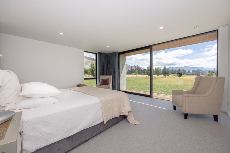 Photo of property in 10 Little Orchard Way, Wanaka, 9382