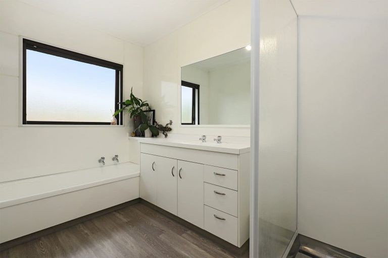 Photo of property in 3 Kensington Drive, Taradale, Napier, 4112