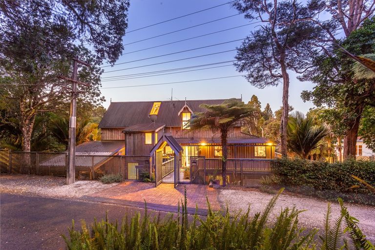 Photo of property in 39 Kohu Road, Titirangi, Auckland, 0604