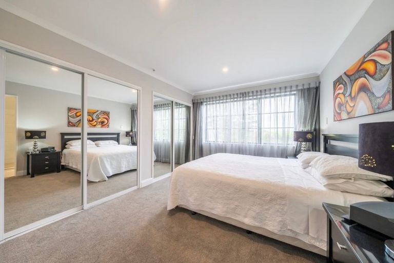 Photo of property in 29 Padnell Crescent, Paparangi, Wellington, 6037