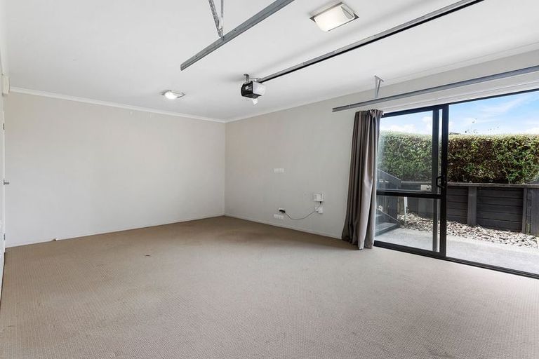 Photo of property in 3 Gavinike Place, Waimauku, 0812