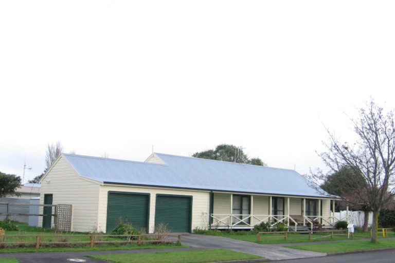 Photo of property in 6 Escort Grove, Awapuni, Palmerston North, 4412