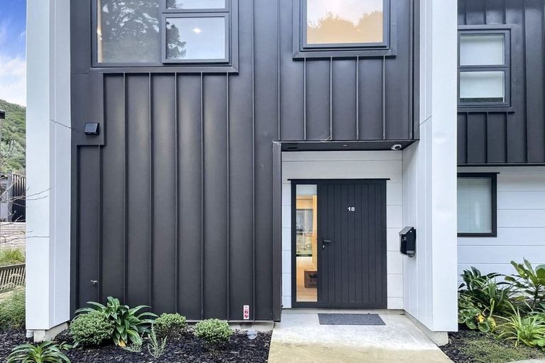 Photo of property in 18 Rua Kai Way, Brooklyn, Wellington, 6021