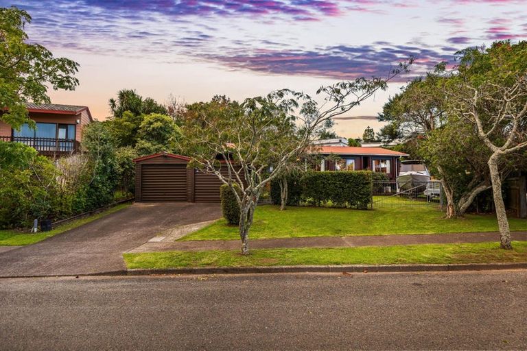 Photo of property in 124 West Harbour Drive, West Harbour, Auckland, 0618