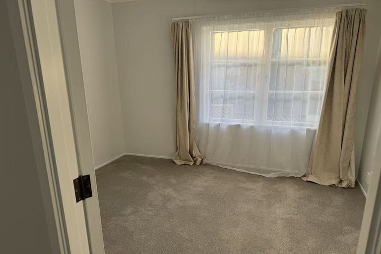 Photo of property in 19 Raleigh Road, Northcote, Auckland, 0627