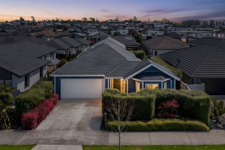 Photo of property in 8 Vinistra Road, Kumeu, 0810
