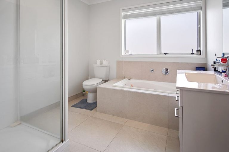 Photo of property in 5 Awa Avenue, Helensville, 0800
