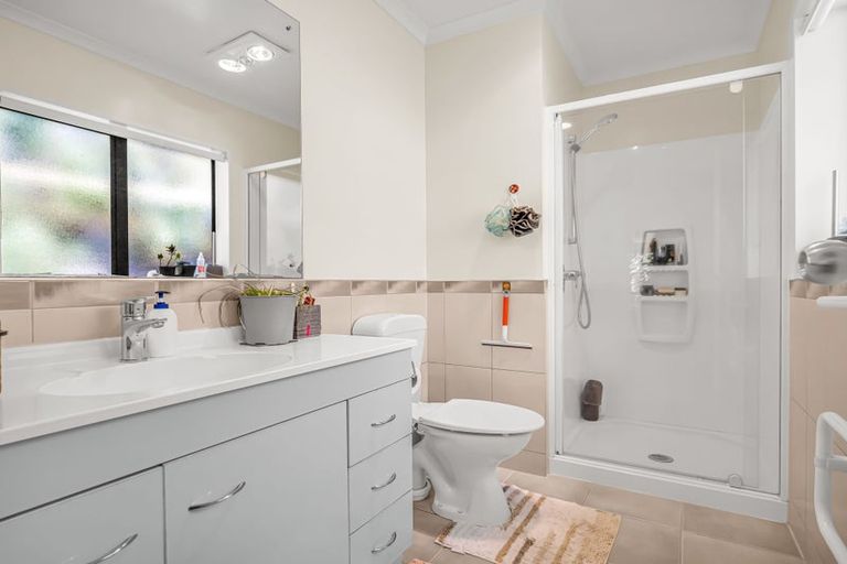 Photo of property in 54 Magic Way, Randwick Park, Auckland, 2105