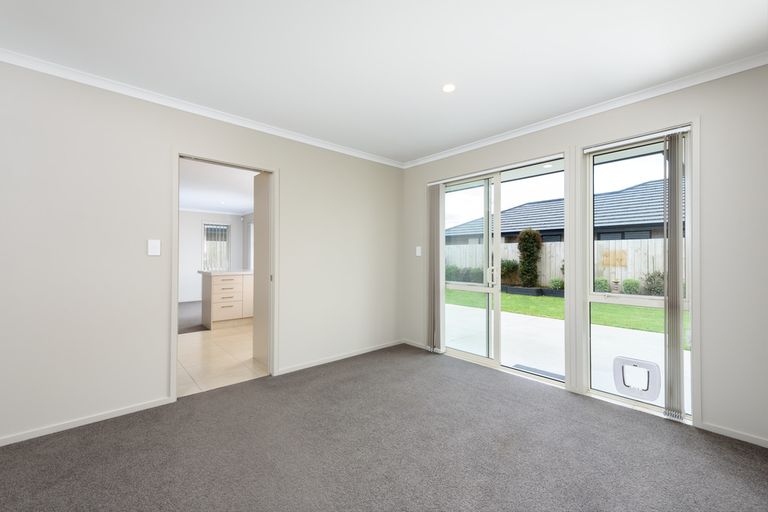 Photo of property in 28 Rainey Crescent, Papamoa Beach, Papamoa, 3118