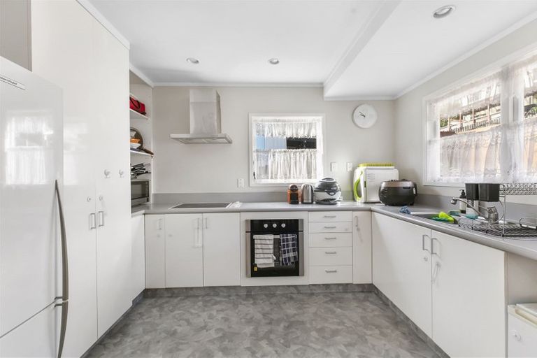 Photo of property in 44 Tamahere Drive, Glenfield, Auckland, 0629